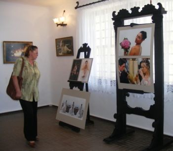 На "Сватбена фотография" се наслаждават посетителите на "Двореца" край Балчик