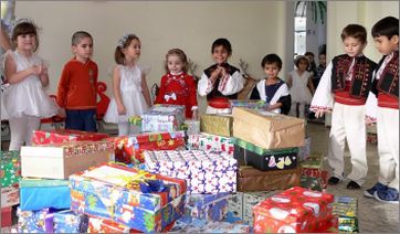 Разказ за "Коледа в кутия", пристигнала в България