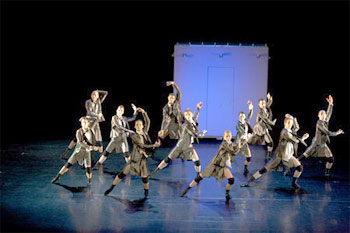 Унгарският Модерен балет на Сегед гостува в София на 28 юни със спектакъла "Унисоно"