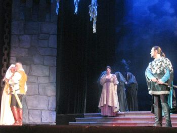 Русенската опера представя спектакъла на операта "Трубадур" 