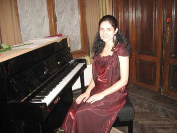Божена Петрова със солистичен клавирен концерт 