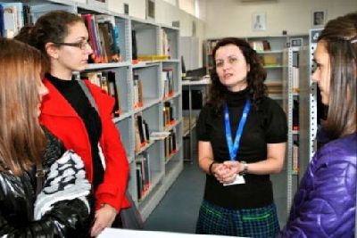 Нов български университет с библиотека за ученици