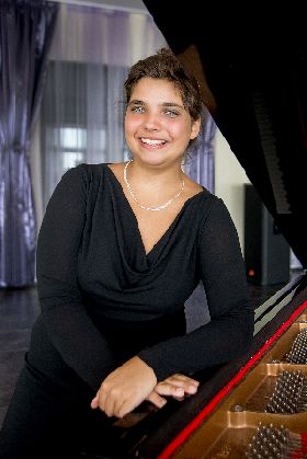 Млада българска пианистка с награда от „Концертино Прага“ за запис в БНР