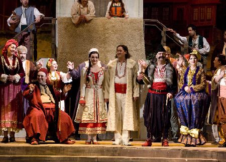 Юбилеен спектакъл на „Българи от старо време” в Музикалния театър