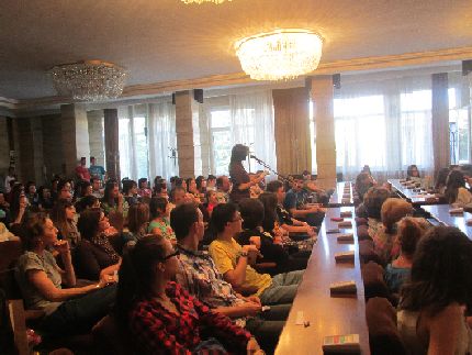 Ученици от ЕГ „Гео Милев” - Добрич ще гледат „Накаран да замлъкне” и ще четат балканска проза 