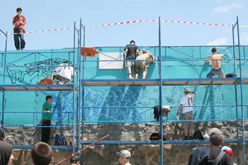 Морската гара във Варна се превърна в 150-метров графит