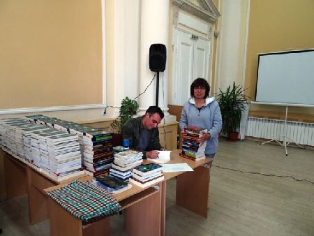 ИК „Хермес” дари книги на русенски библиотеки и читалища
