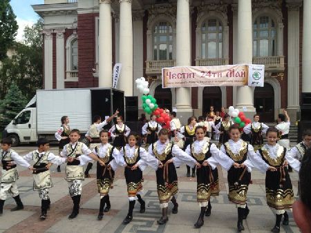Детски концерт на 24 май пред Народния театър в София