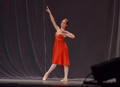 14-годишната Дарина Тонева грабна сребърния медал от престижния балетен конкурс в Истанбул