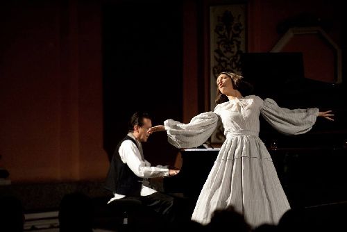 Пианистът Людмил Ангелов и сопраното Ина Кънчева в театралния концерт „Духът на дивата” 
