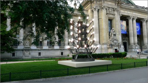 Монументална скулптура на Стефан Николаев пред Grand Palais в Париж