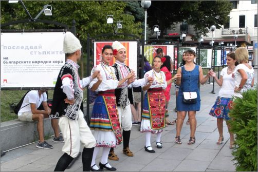 Българските народни хора&#768; оживяват в нова изложба