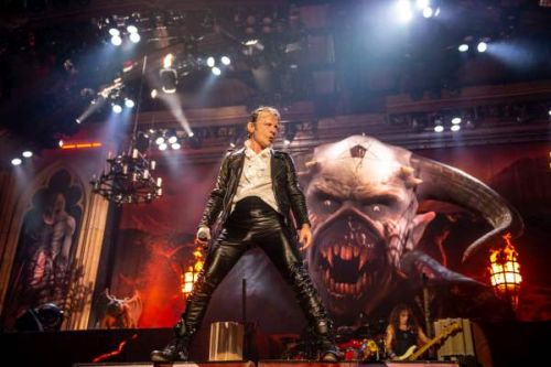 Вокалът на “Iron Maiden” Брус Дикинсън с авторско шоу в София 