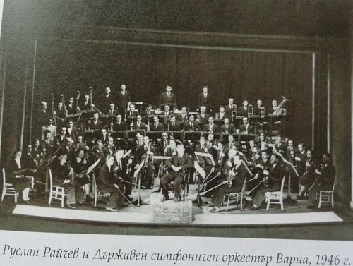Варненският симфоничен оркестър на 74