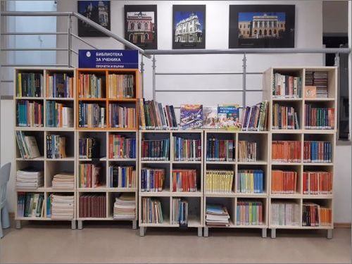 Нов български университет с безплатна "Библиотека за ученика"