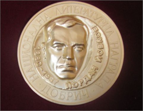 Деян Енев е носителят на Национална литературна награда „Йордан Йовков“ за 2020 година