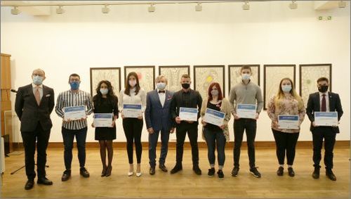 13 студенти от Нов български университет получиха стипендии за работата си като доброволци в борбата срещу COVID – 19