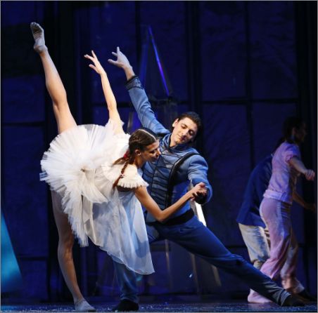 Балет "Арабеск" продължава празничното настроение със своя спектакъл "Лешникотрошачката": 2