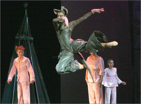 Балет "Арабеск" продължава празничното настроение със своя спектакъл "Лешникотрошачката": 3