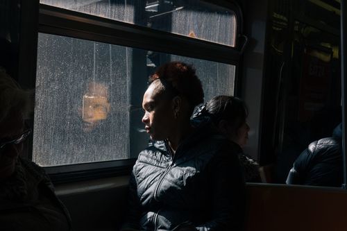 "In Transit - Портрети от нюйоркското метро" - изложба на Делян Вълчев: 2