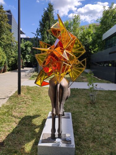 Три творби от проектите на големия български скулптор Павел Койчев вече са част от колекцията на галерия УниАрт на НБУ: 4