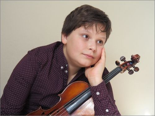 Цигулков концерт на Виктор Василев, ученик в НУМТИ „Добрин Петков“ – Пловдив