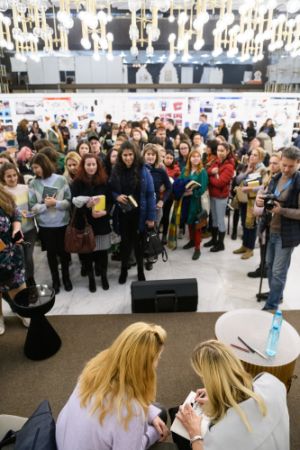 Световноизвестната писателка Рута Сепетис обедини читатели на различни възрасти по време на срещата си в София: 4