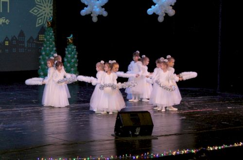 Вълшебна феерия от танци и музика плени публиката на спектакъла „С Коледа в сърцето“: 2