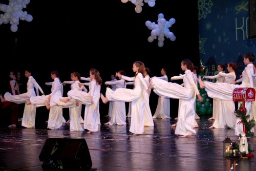 Вълшебна феерия от танци и музика плени публиката на спектакъла „С Коледа в сърцето“: 4