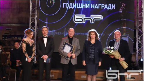 Емил Янев е носител на наградата на БНР "Сирак Скитник" за 2022: 5