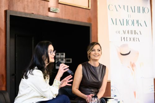 Доника Ризова отведе стотици читатели „Случайно в Майорка“ на премиерата на първия си роман за възрастни: 3