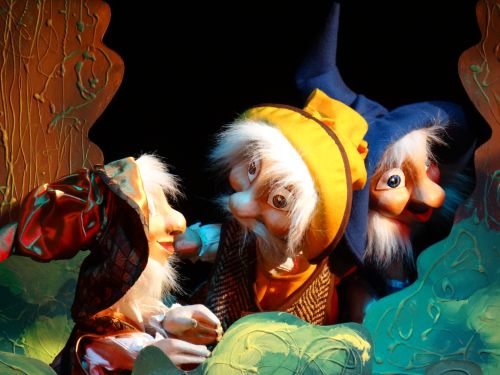 „Снежанка и седемте джуджета“ на сцената на Театър ВЕСЕЛ в Читалище „Искра“ - Велико Търново: 2