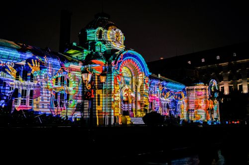 32 артисти и студиа от 12 държави показват изкуството си на Фестивала на светлините LUNAR