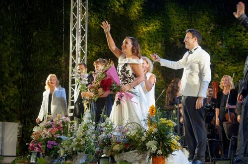 За пеенето в дъжда на финала на „Опера в Летния театър“ във Варна: 10