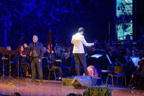 За пеенето в дъжда на финала на „Опера в Летния театър“ във Варна: 5