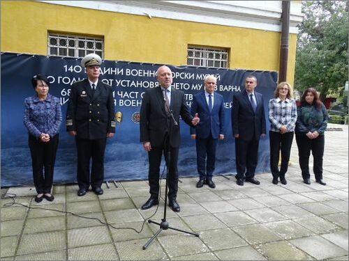 Министърът на отбраната откри изложбата „Враг/приятел“ във Военноморския музей