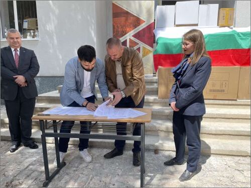 Фондация "Българска Памет" с поредно мащабно дарение за Мала Преспа, Албания - финансираха обзавеждането на новата община в Пустец