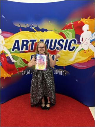 8-годишната русенка Анастасия Маркова с отличиe от Международен музикален конкурс в Букурещ