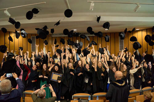 Нов български университет отпразнува успеха на своите студенти с две церемонии по дипломиране в един ден