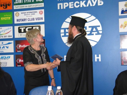 Между „мейнстрима“, задкулисието и света на духовните ценности: 2