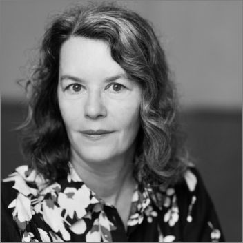 Катерина Стойкова - поет и преводач на декември в Столична библиотека