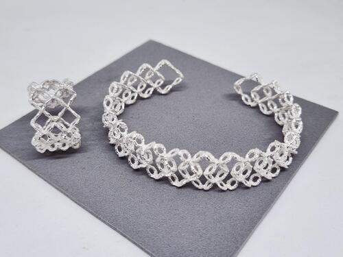 АРТ ГАЛЕРИЯ LE PAPILLON  представя  „НЕОБИКНОВЕНА ГРАДИНА“