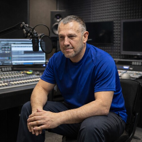 Живот върху тънкия лед на абсурда