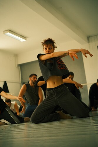 Балет "Арабеск" представя най-новата си премиера "Crossroads / Кръстопътища" на 19 и 20 март 2026 г. в Музикалния театър