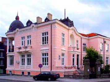 Художествено-документална изложба  в Регионалната библиотека в Сливен, посветена на Националния празник на България