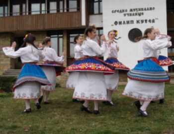 Учениците на НУФИ "Ф. Кутев", гр. Котел представиха България на фолклорни фестивали във Франция и Испания