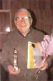 Панчо Панчев (Дядо Пънч) с Националната награда за детска литература "Петя Караколева"