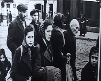 65 години от избухването на въстанието във Варшавското гето