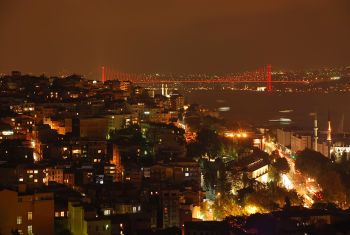 Изложба "Мостове / Истанбул" на Явор Ганчев в галерия-книжарница София Прес